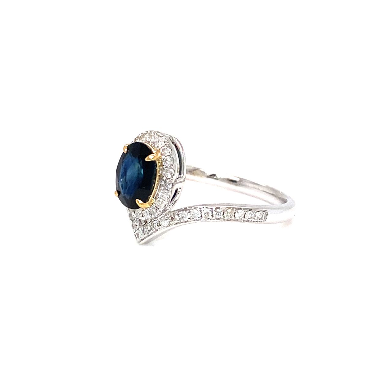 18 White Gold Sapphire Ring