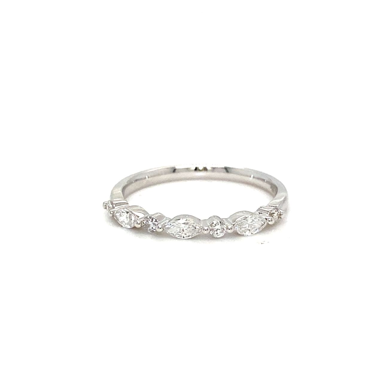 18K White Gold Diamond Ring