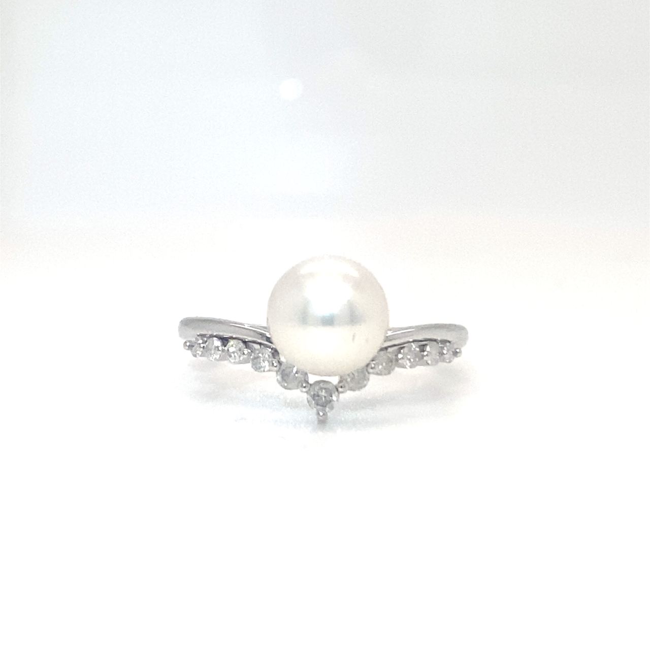 18K White Gold V Shape  Flower Pearl Diamond Ring