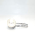 18K White Gold Classic V Shape Pearl Diamond Ring