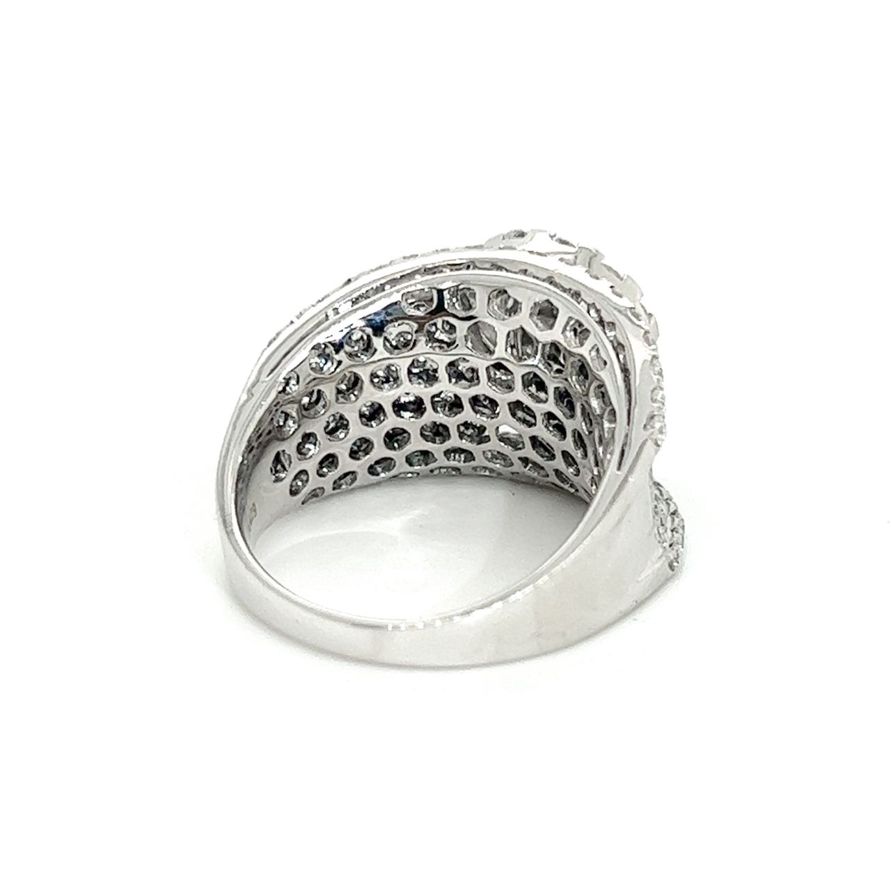 18K White Gold Curve In Plus Lotus Cluster Top Diamond Ring