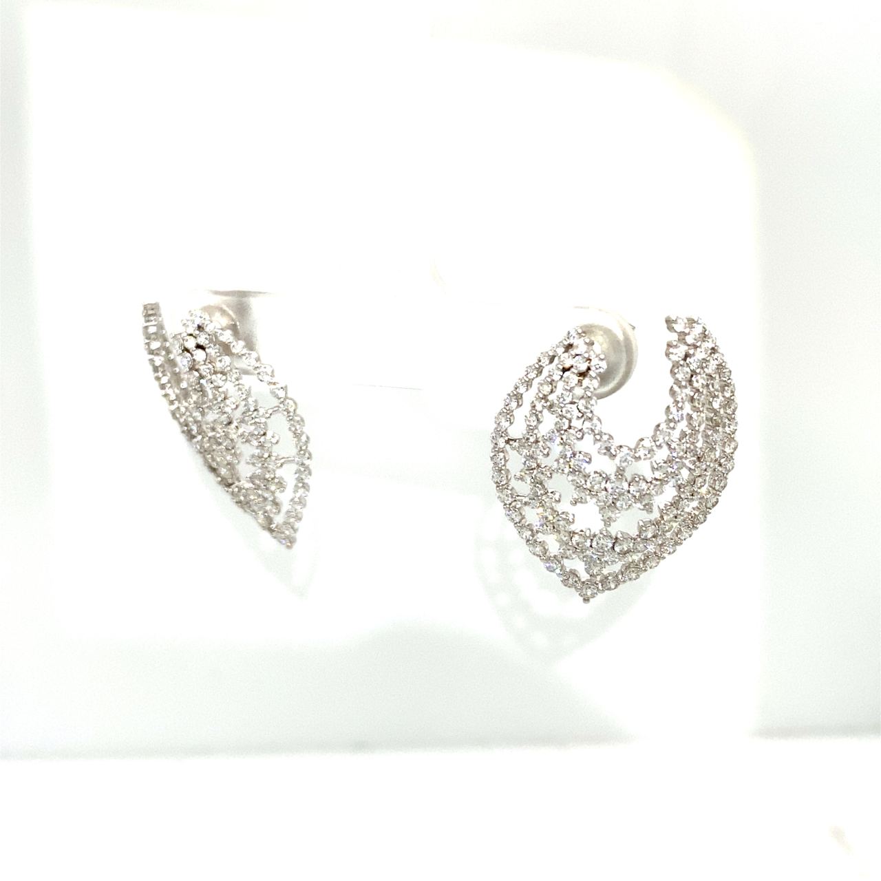 18K White Gold Diamond Earring